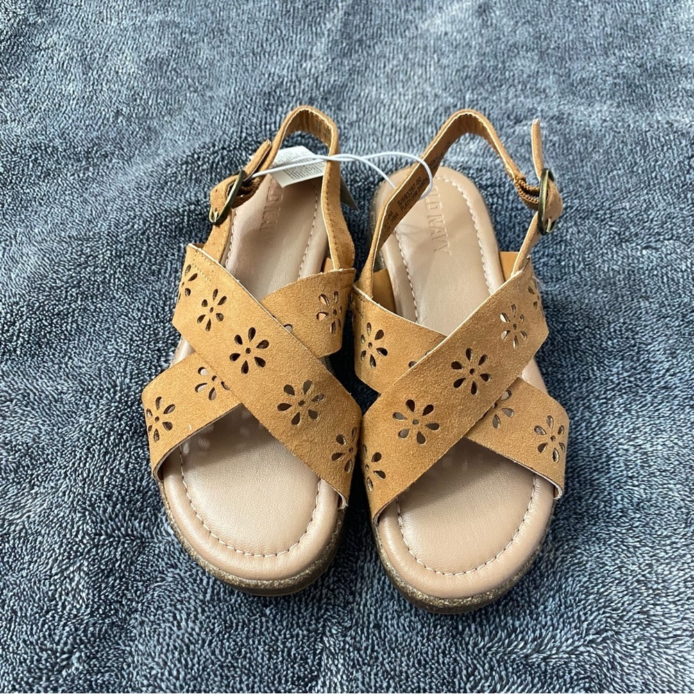 NWT Old Navy Girls Cognac Laser-Cut Floral Platform Sandals‎ - Size 12